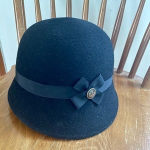 Women’s 1920s cloche hat!